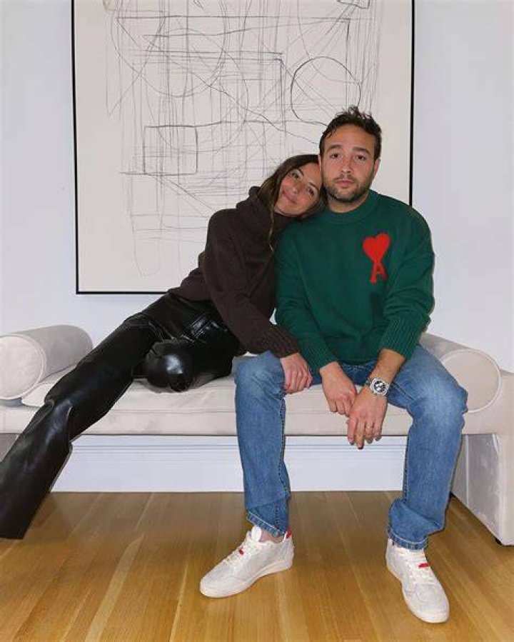 Arielle Charnas denies divorce rumors after ditching wedding ring
