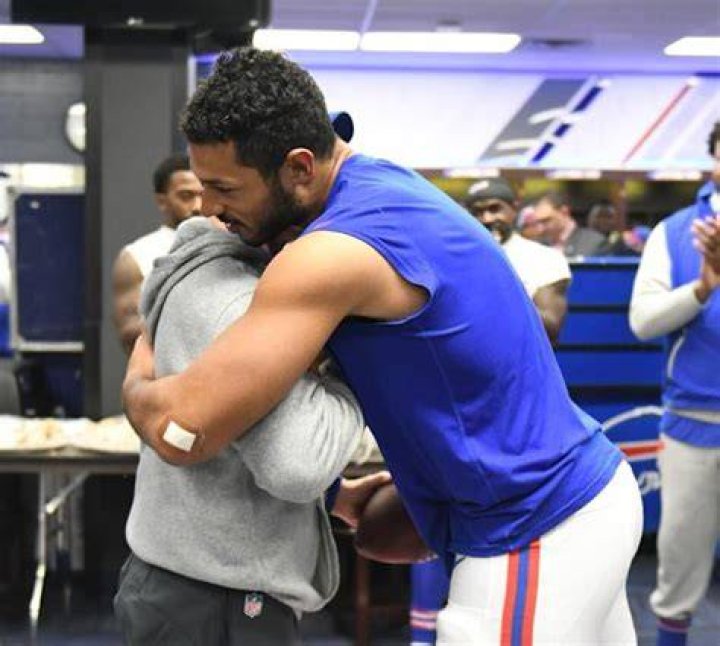 Buffalo Bills embrace Logan Thomas and his family after tragedy