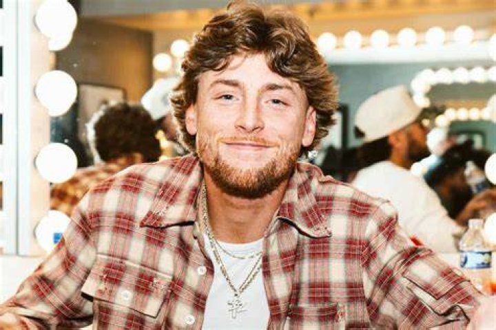 Country Breakout Bailey Zimmerman Promises ‘Fall In Love’ Is Just the