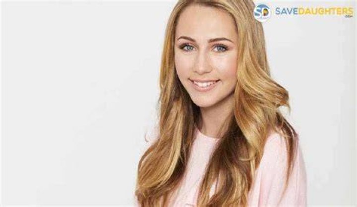 Eden McCoy Wikipedia, Wiki, Mom, Mother, Age, Boyfriend, Height, Net