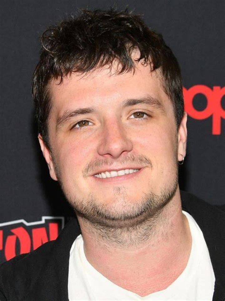 Josh Hutcherson â 5'5" 23 Celebs Who Prove That Short Guys Are Super