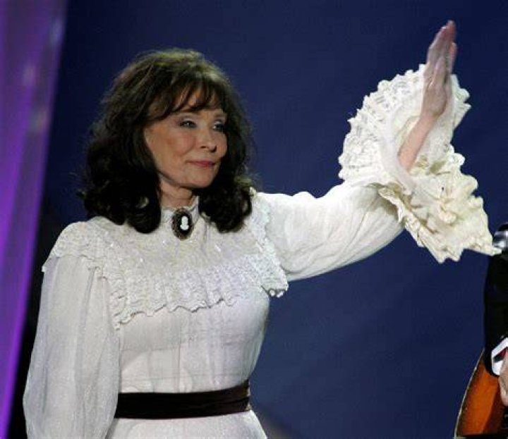Loretta Lynn cause of death How did Loretta Lynn die? Celebrity FAQs