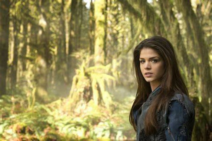 Marie Avgeropoulos' Body Measurements Including Breasts, Height and