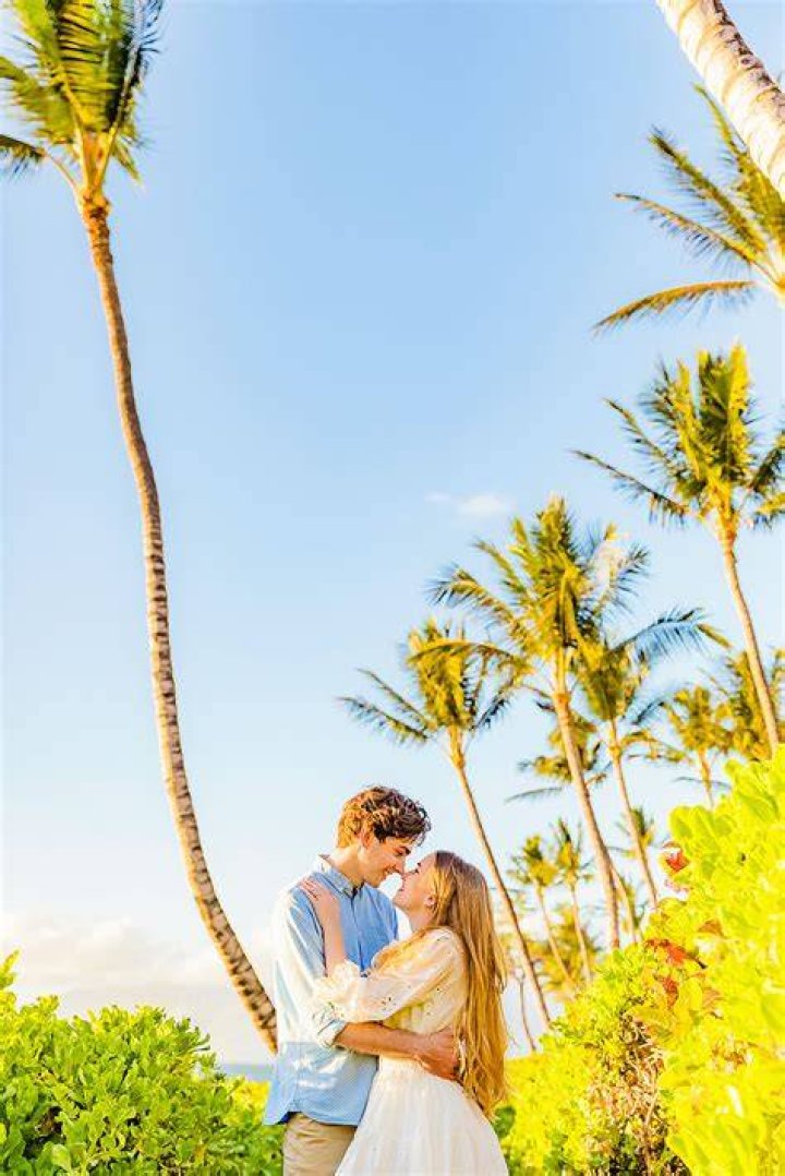 Mia Maples&rsquo; Maui Engagement Photos Love + Water