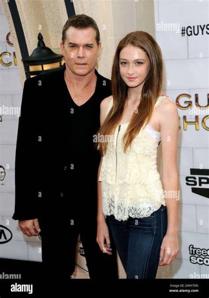 Ray Liotta treats his daughter Karsen to a healthy smoothie during day