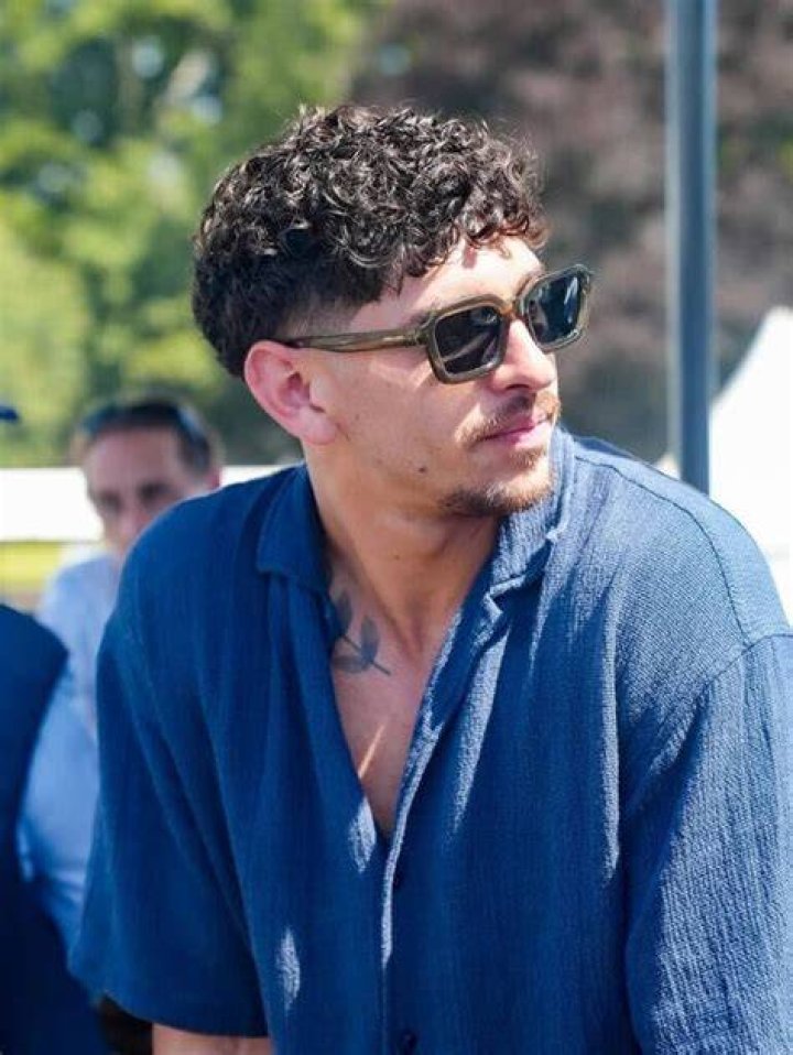 Seb Melrose Bio, Wiki, Age, Height, Birthday, Ethnicity, Too Hot To