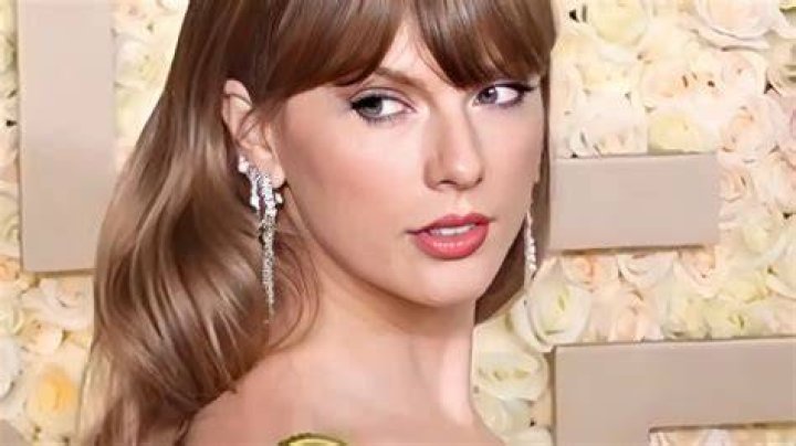 Taylor Swift's Plastic Surgery Face and Body Analysis by Lorry Hill
