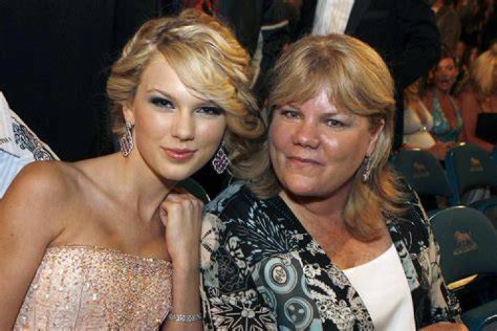 Taylor Swift&rsquo;s Mom Andrea Is the Best Part of Miss Americana