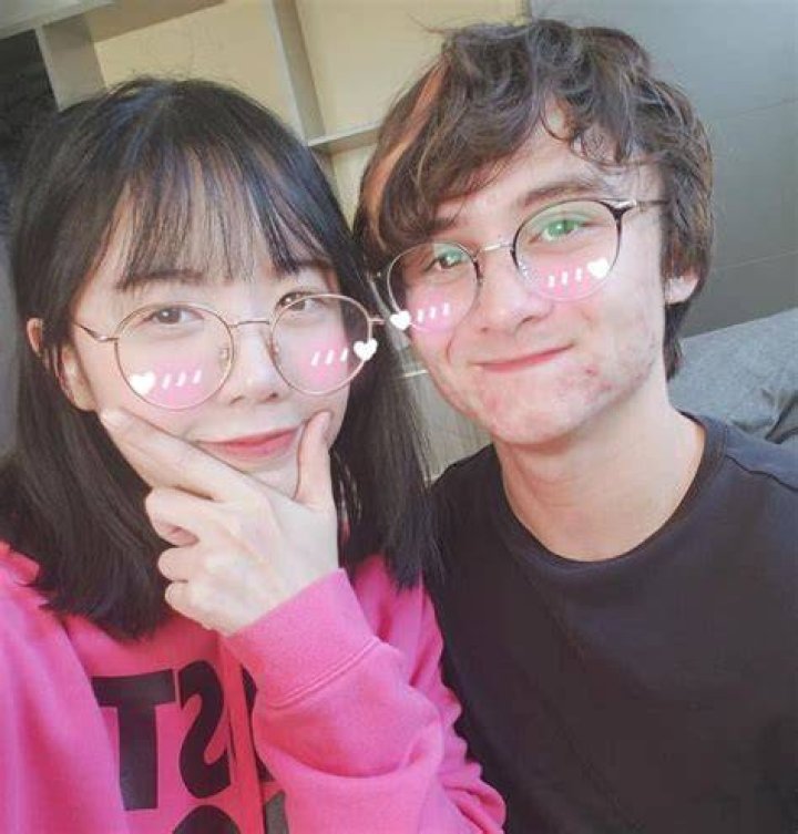 Unveiling The Dynamic Duo: Michael Reeves And Lilypichu